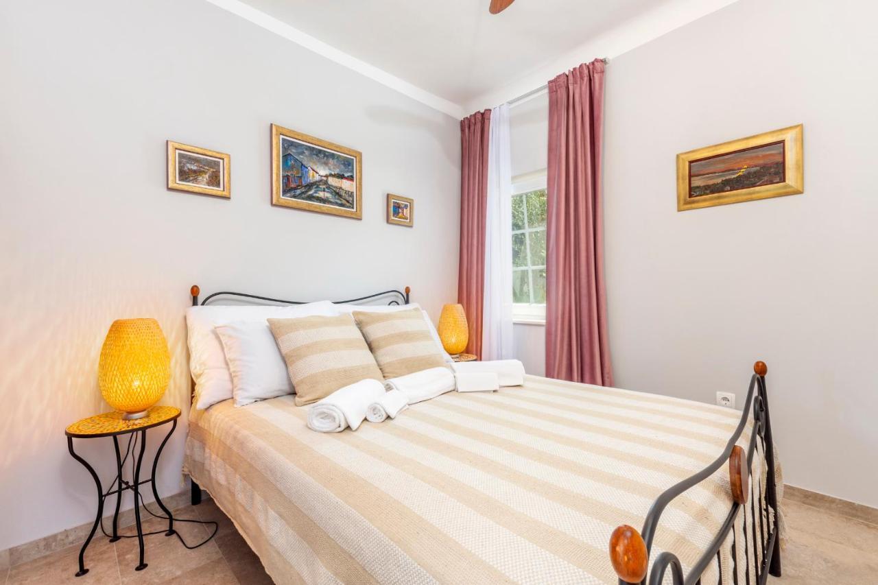 The Three Flowers Pool House Trogir Luaran gambar